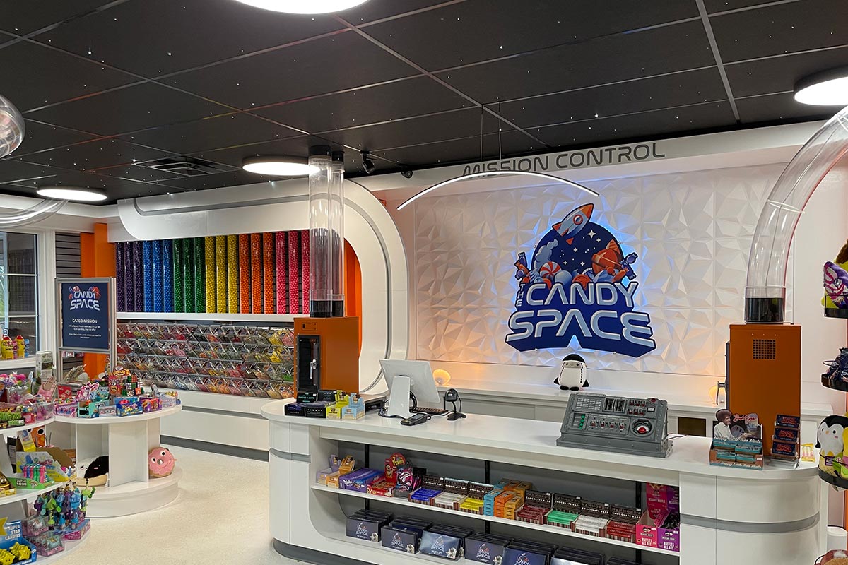 Launch you candy into space at The Candy Space Mission Control